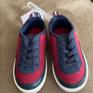 Oshkosh’s toddler shoes size 6